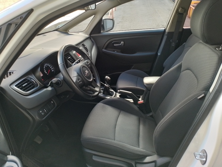 KIA KARENS CONCEPT 136 CV foto 7