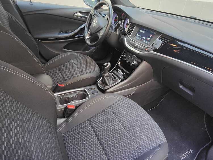 Opel Astra Dynamic foto 3