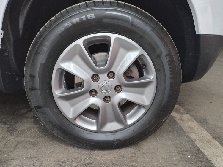 Dacia Duster Esencial foto 14