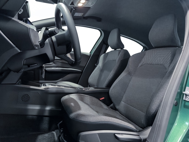Renault Clio VI 160 E-Tech Full Hybrid Evolution foto 39