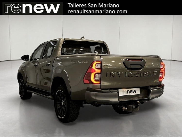 Toyota Hilux Doble Cabina Invincible 4x4 foto 2