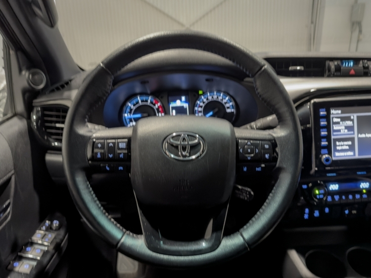 Toyota Hilux Doble Cabina Invincible 4x4 foto 15