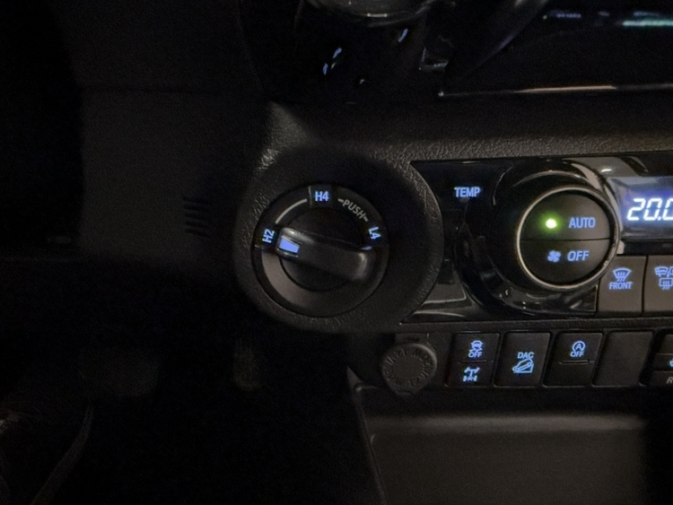 Toyota Hilux Doble Cabina Invincible 4x4 foto 20