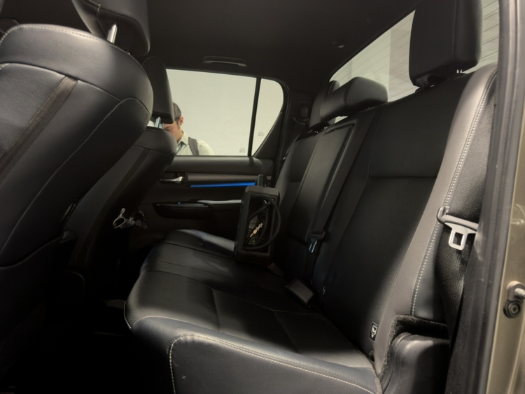 Toyota Hilux Doble Cabina Invincible 4x4 foto 25