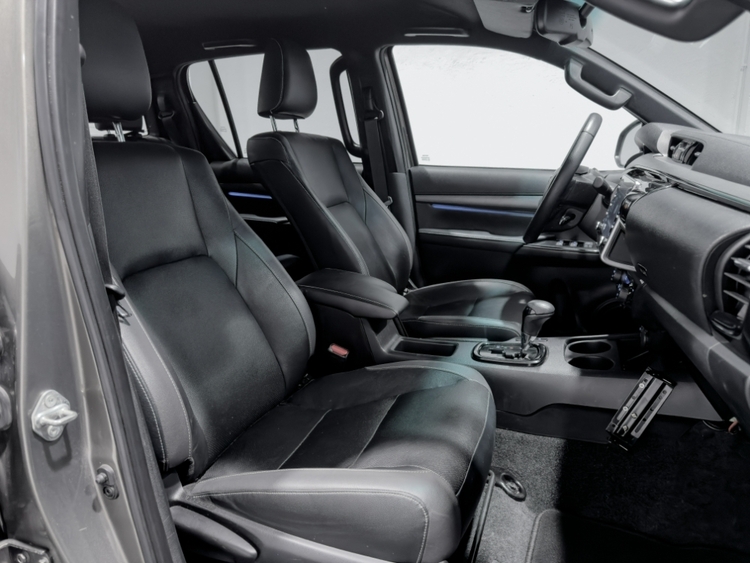 Toyota Hilux Doble Cabina Invincible 4x4 foto 29