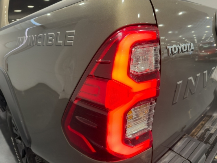 Toyota Hilux Doble Cabina Invincible 4x4 foto 35