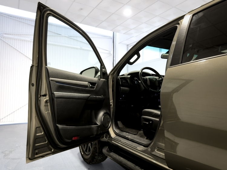 Toyota Hilux Doble Cabina Invincible 4x4 foto 11