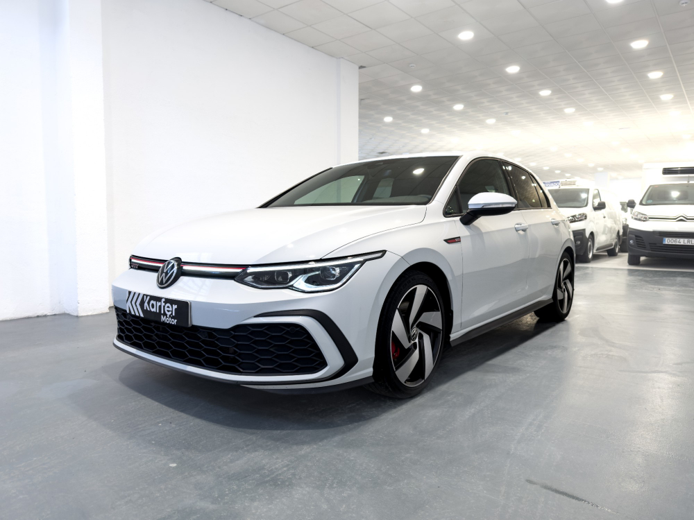 Volkswagen - Golf VIII