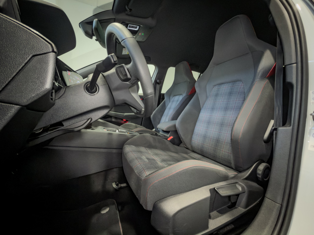 Volkswagen Golf VIII GTI foto 12